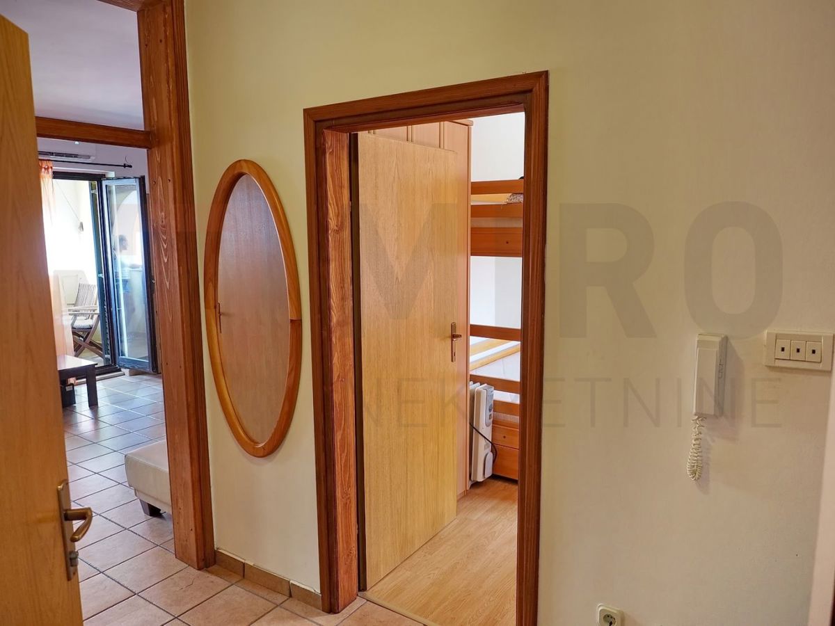 Malinska, opremljen apartma s prekrasnim pogledom na morje, PRODAJA!