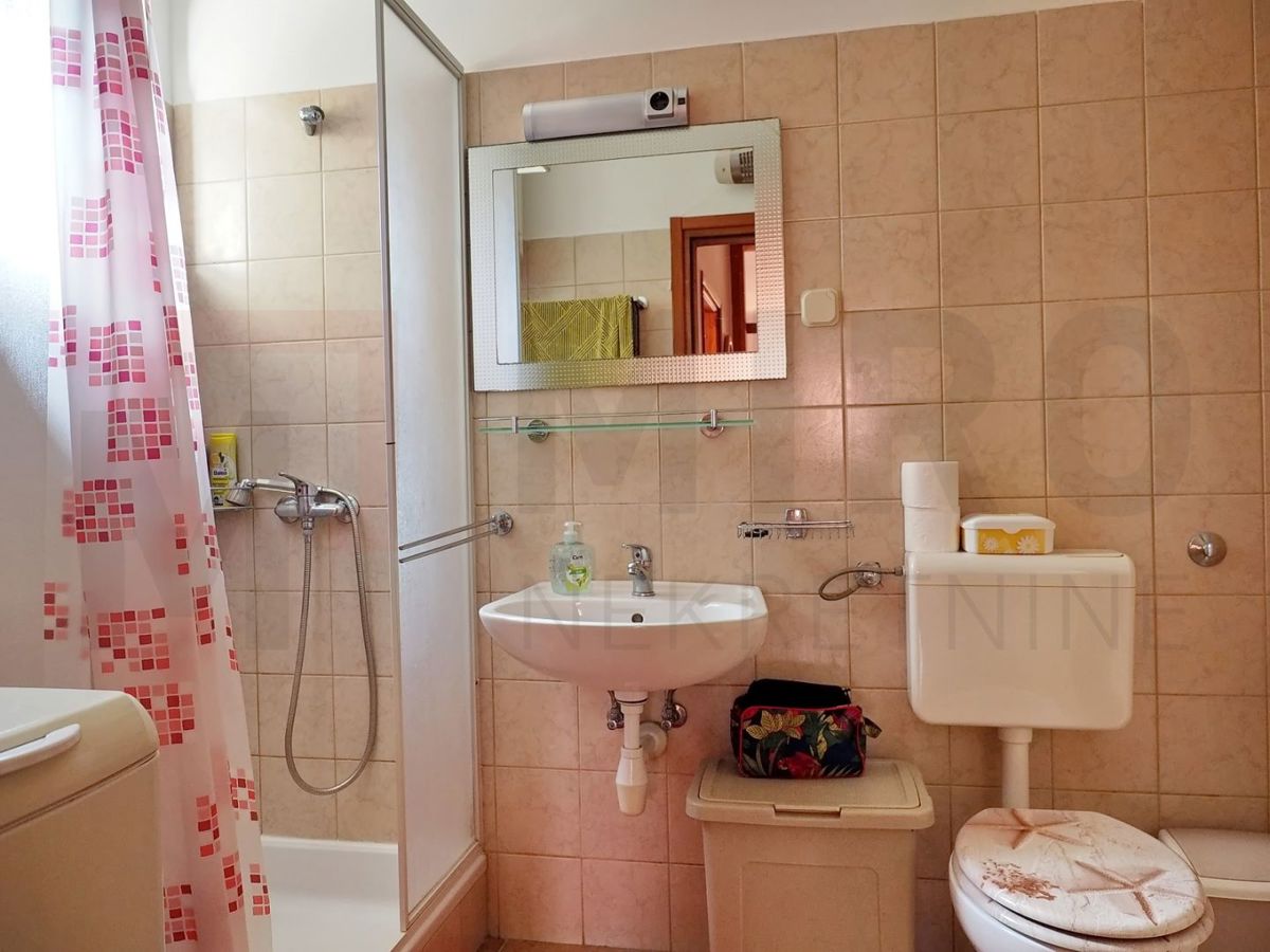 Malinska, opremljen apartma s prekrasnim pogledom na morje, PRODAJA!