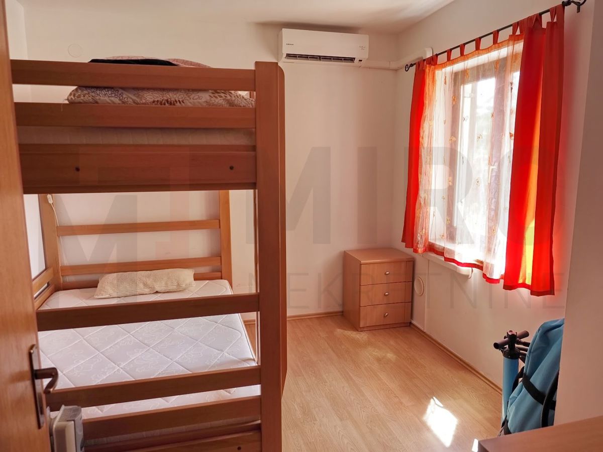 Malinska, opremljen apartma s prekrasnim pogledom na morje, PRODAJA!
