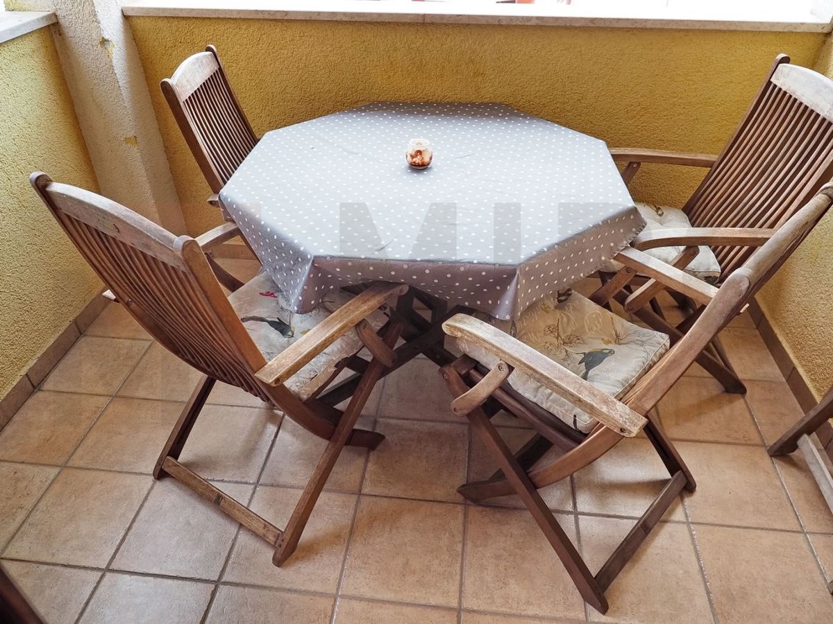 Malinska, opremljen apartma s prekrasnim pogledom na morje, PRODAJA!