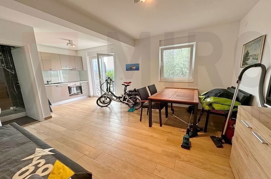 Mesto Krk, dva moderna apartmaja z bazenom in pogledom, PRODAJA!
