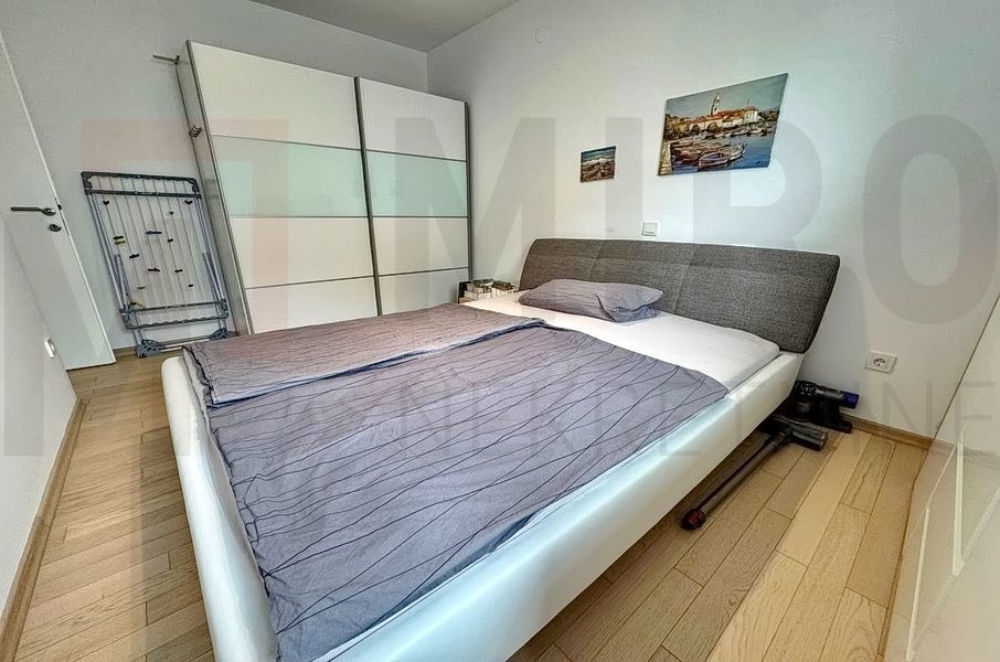Mesto Krk, dva moderna apartmaja z bazenom in pogledom, PRODAJA!
