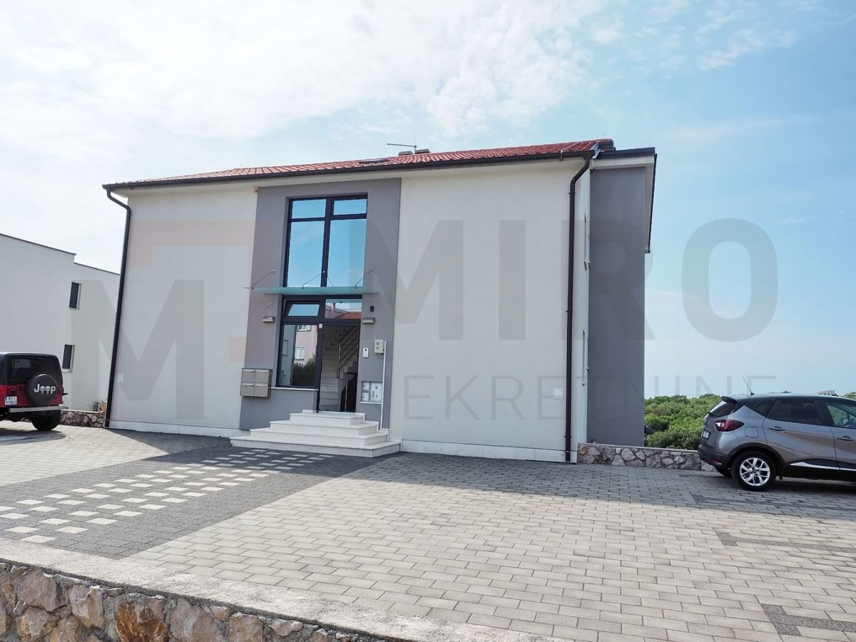Mesto Krk, dva moderna apartmaja z bazenom in pogledom, PRODAJA!