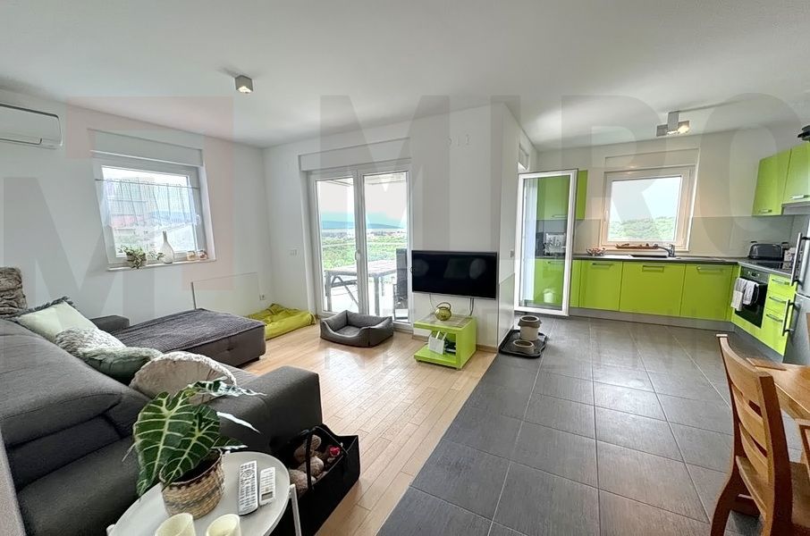 Mesto Krk, dva moderna apartmaja z bazenom in pogledom, PRODAJA!