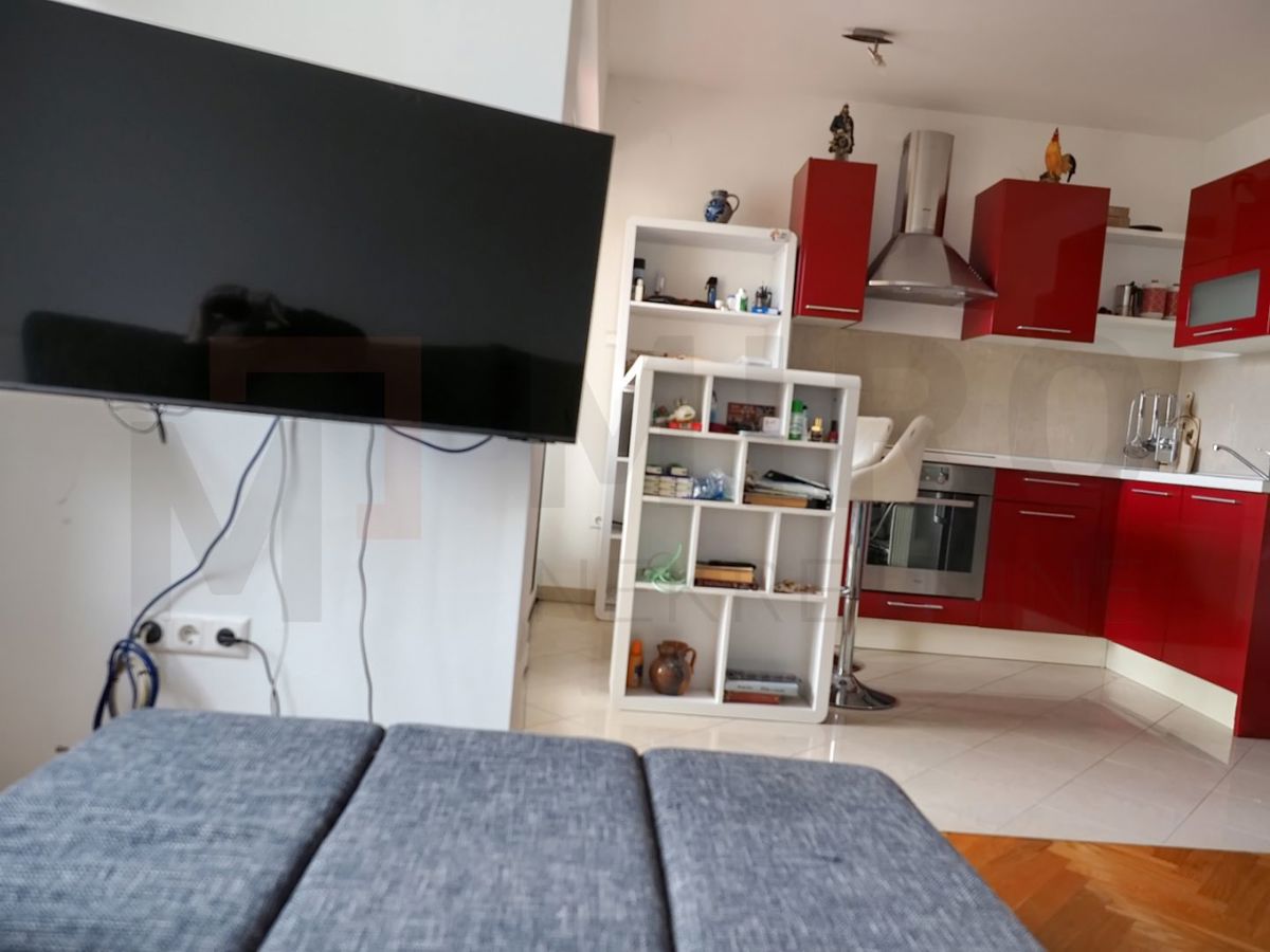 Malinska, opremljen apartma blizu plaže, PRODAMO!
