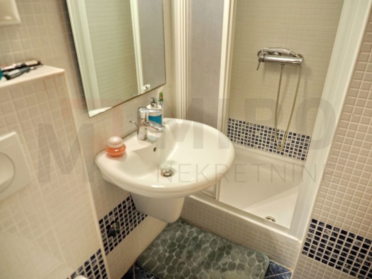 Malinska, opremljen apartma blizu plaže, PRODAMO!