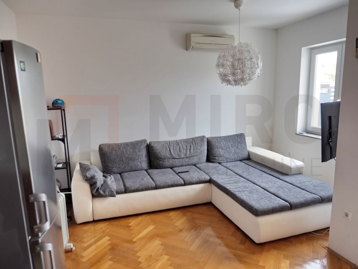 Malinska, opremljen apartma blizu plaže, PRODAMO!