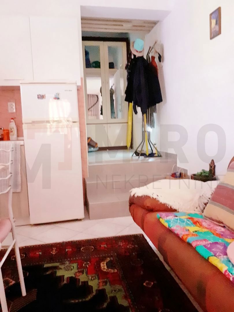 Njivice, furnished duplex apartment with terrace and garden!