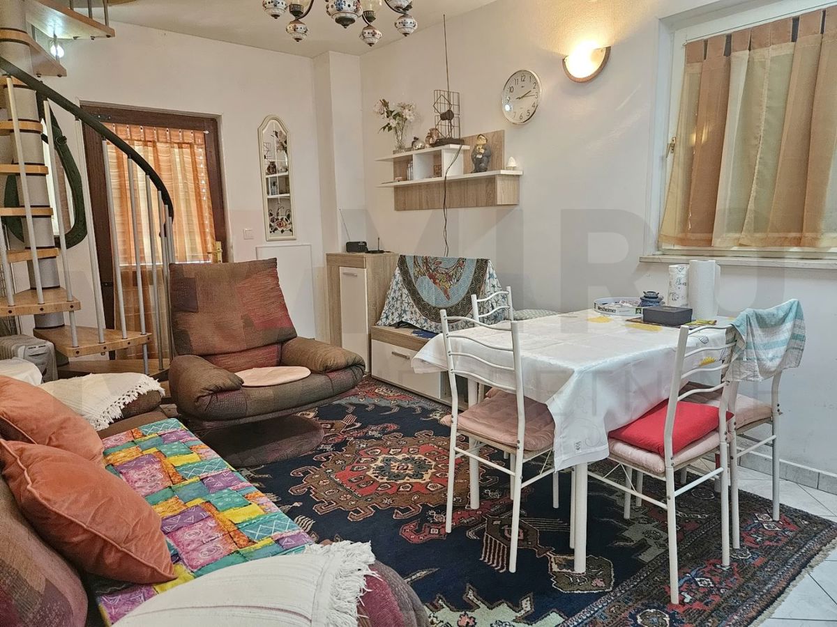Njivice, furnished duplex apartment with terrace and garden!