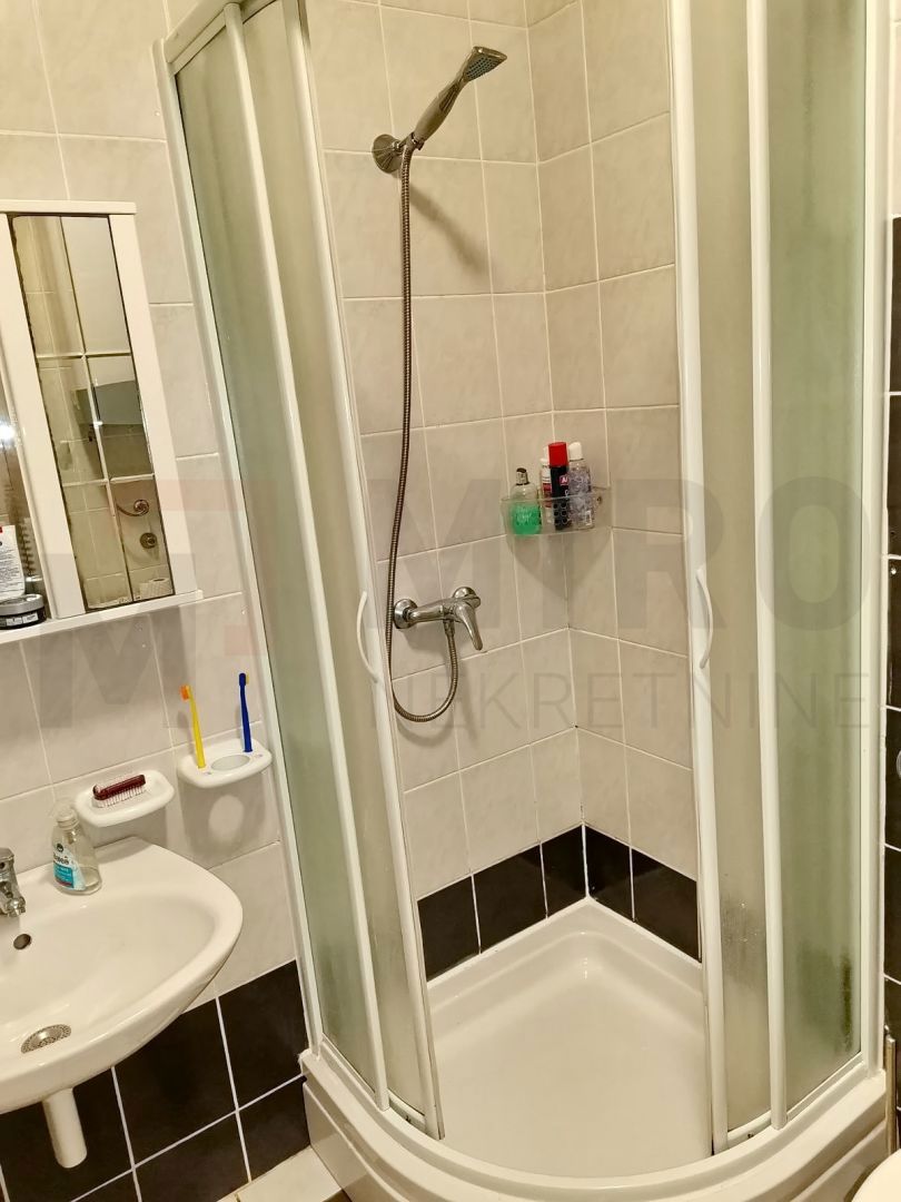 Njivice, furnished duplex apartment with terrace and garden!