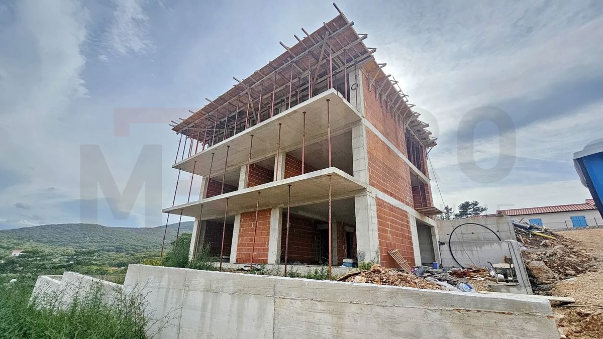 Vrbnik, dva apartmaja v gradnji s pogledom na morje, NAPRODAJ!