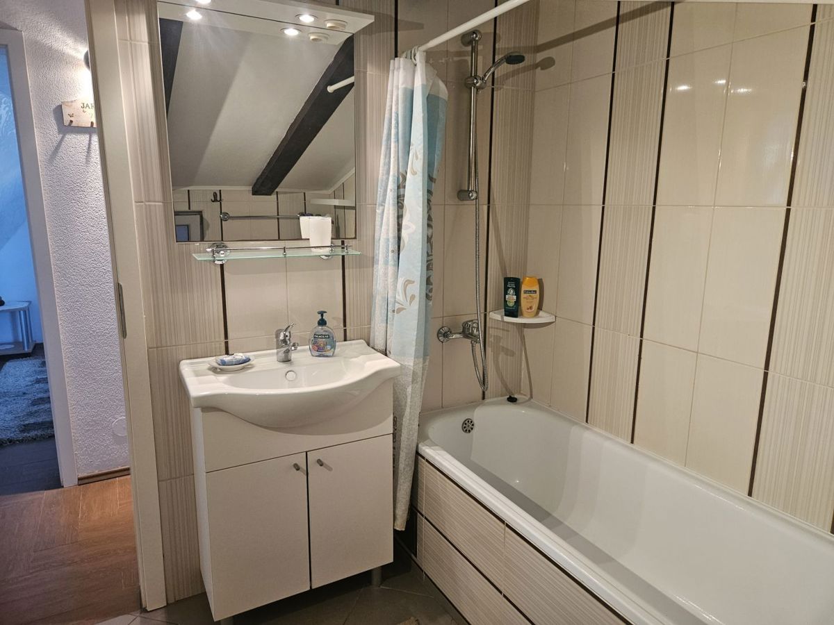 Malinska, dvonadstropno stanovanje s čudovito teraso in pogledom na morje!