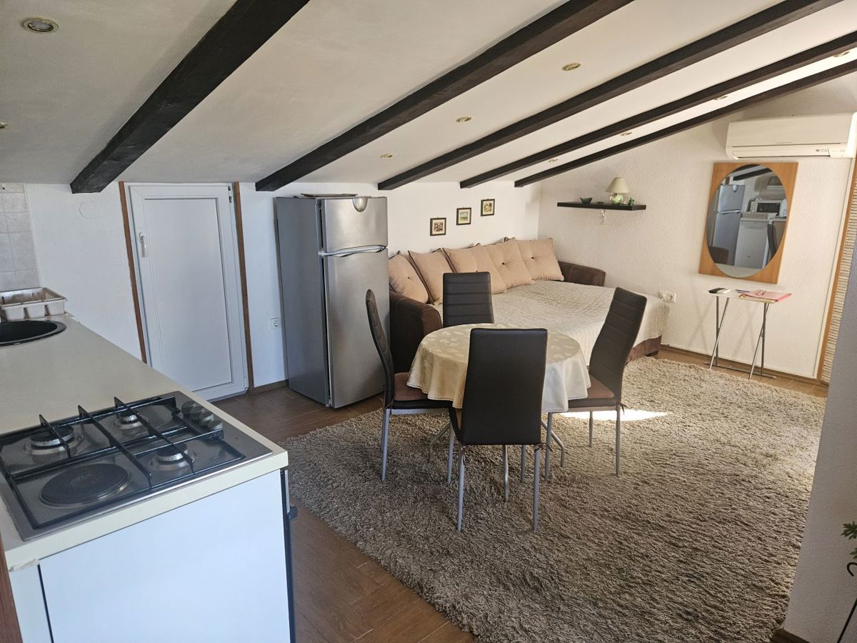 Malinska, dvonadstropno stanovanje s čudovito teraso in pogledom na morje!