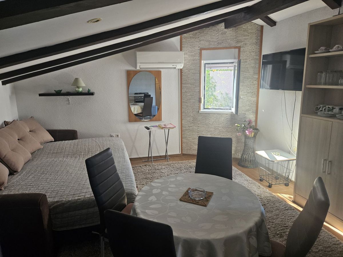 Malinska, dvonadstropno stanovanje s čudovito teraso in pogledom na morje!