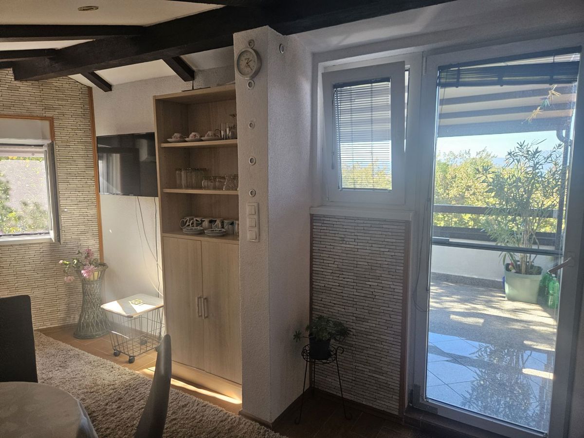 Malinska, dvonadstropno stanovanje s čudovito teraso in pogledom na morje!