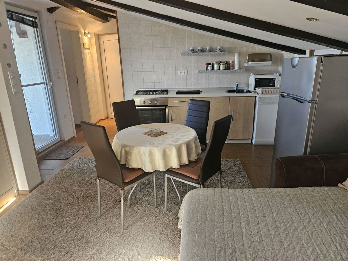 Malinska, dvonadstropno stanovanje s čudovito teraso in pogledom na morje!