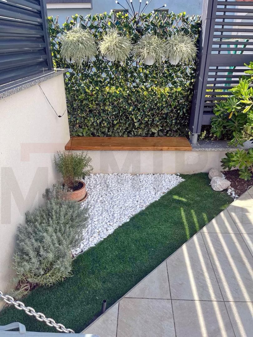 Malinska, moderno opremljen apartma v pritličju z vrtom!