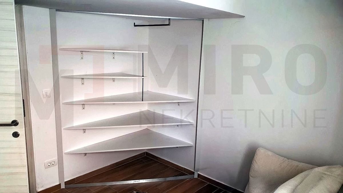 Malinska, moderno opremljen apartma v pritličju z vrtom!