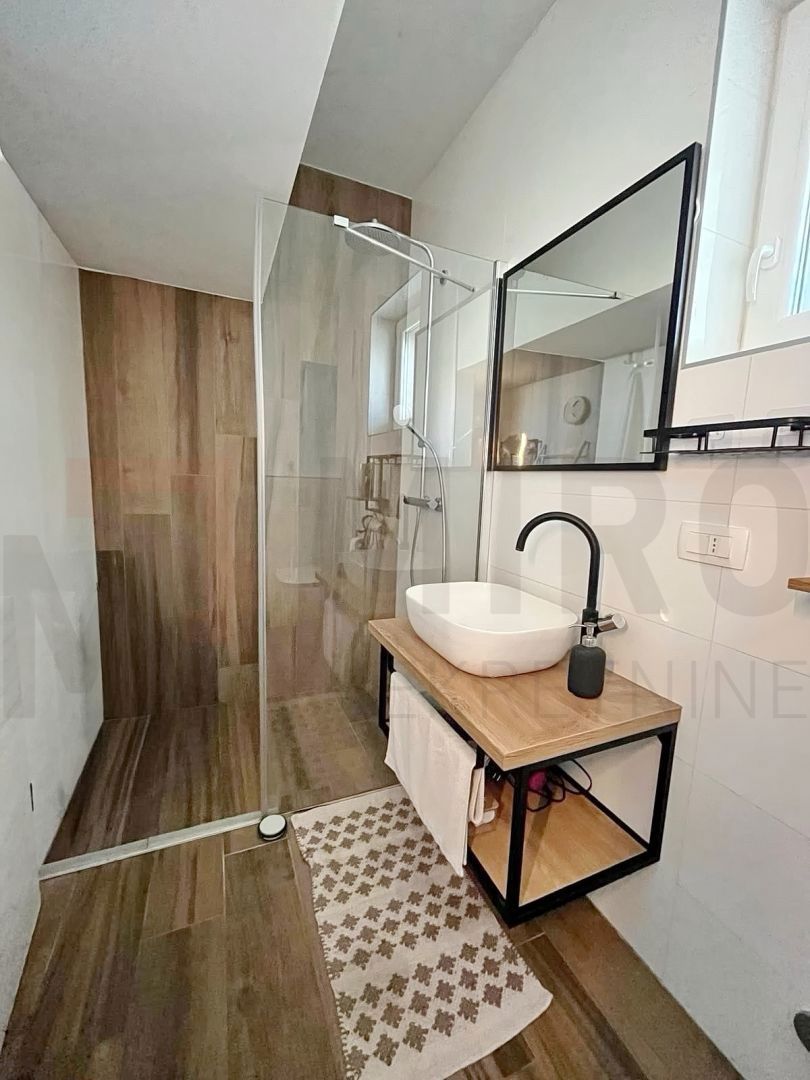 Malinska, moderno opremljen apartma v pritličju z vrtom!