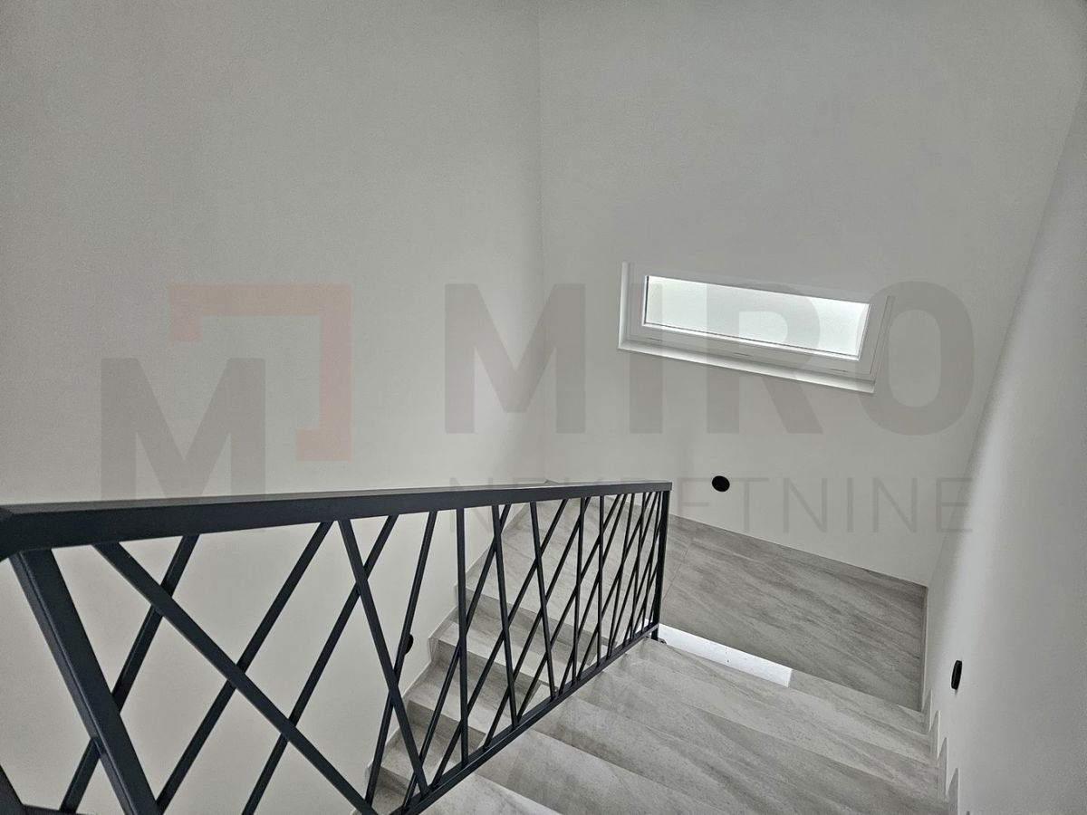 Zagreb, Sesvete, novo udobno stanovanje s strešno teraso!