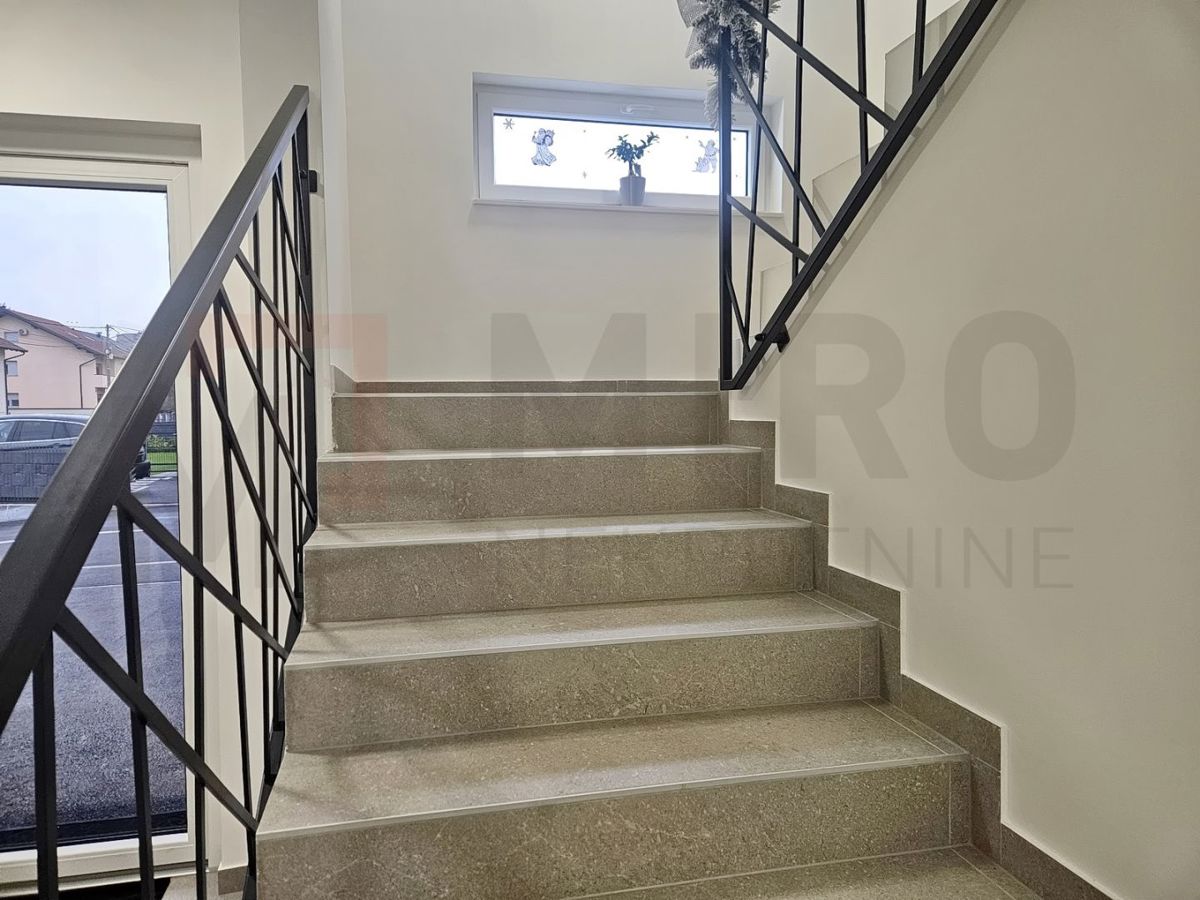 Zagreb, Sesvete, novo udobno stanovanje s strešno teraso!