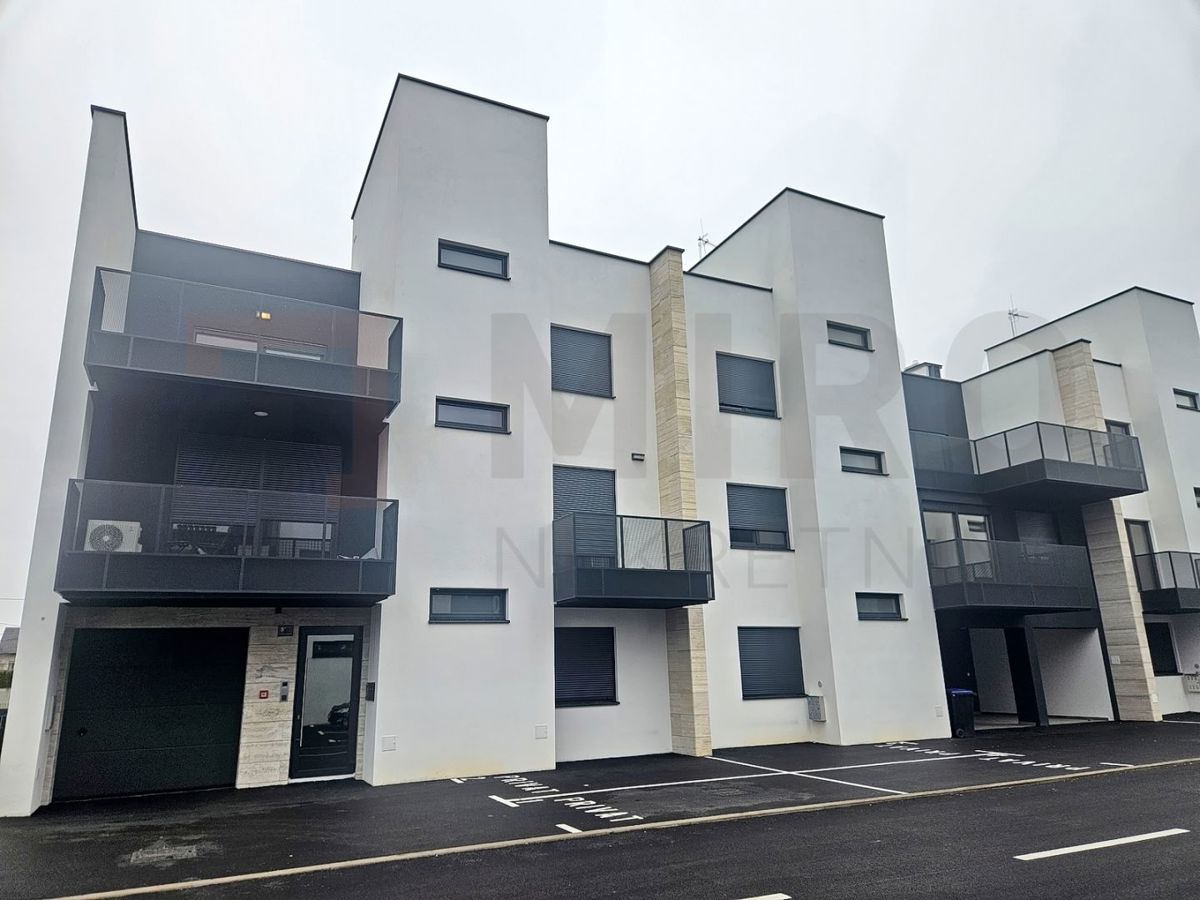 Zagreb, Sesvete, novo udobno stanovanje s strešno teraso!