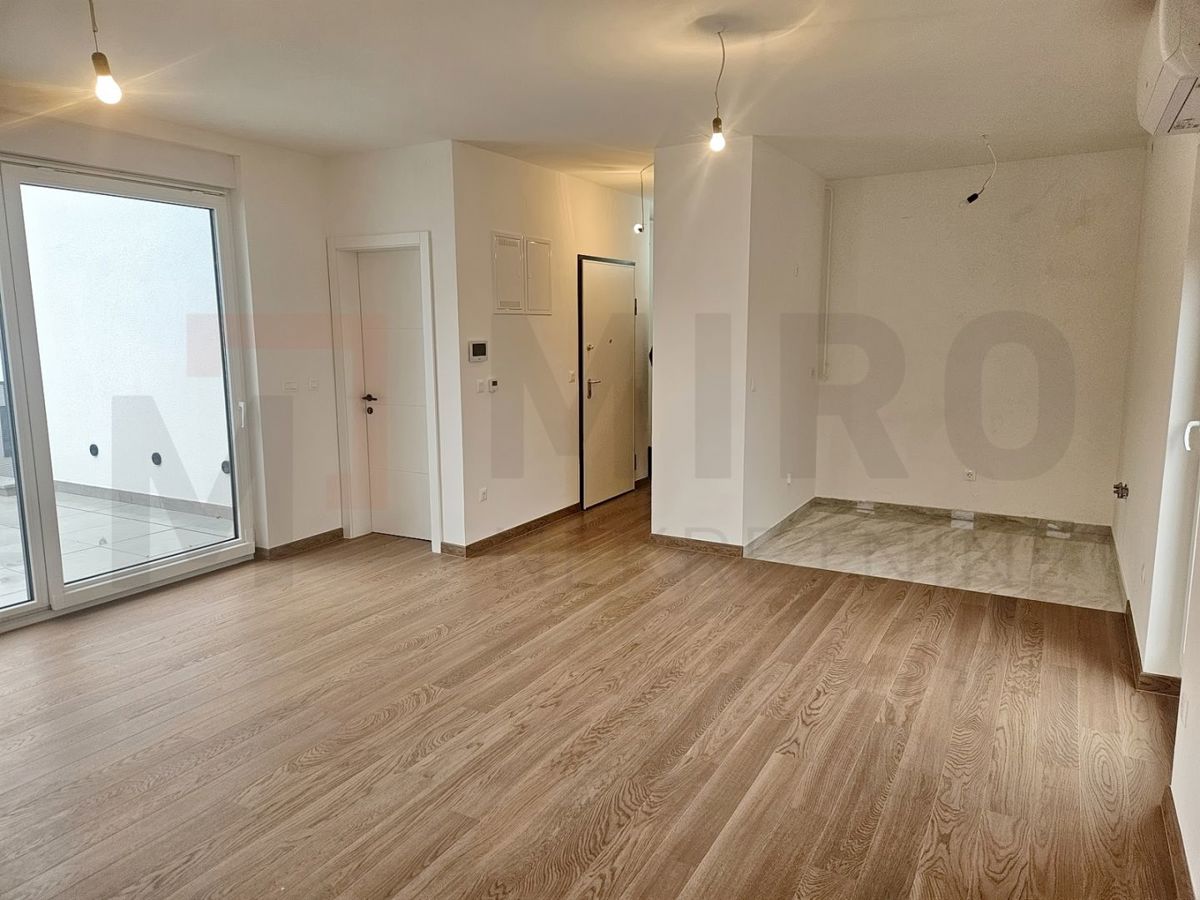 Zagreb, Sesvete, novo udobno stanovanje s strešno teraso!