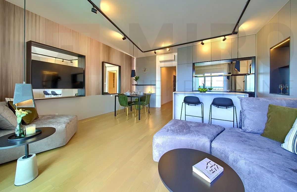 Grad Krk , moderno namješten apartma z okućnico in pogledom!