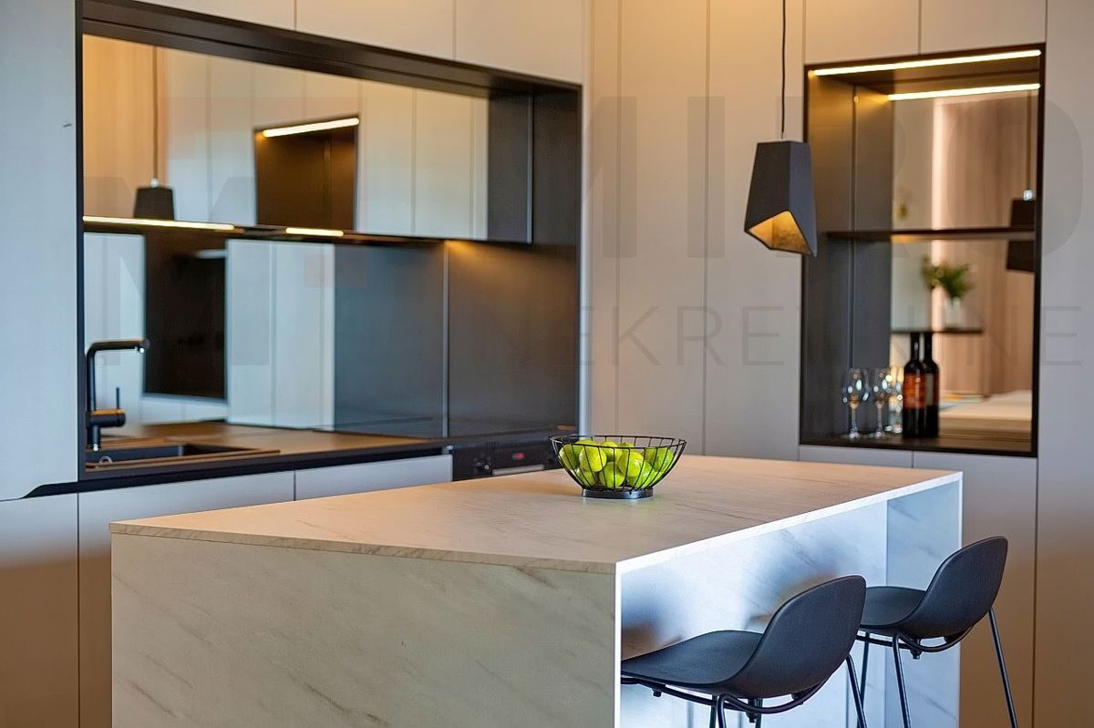 Grad Krk , moderno namješten apartma z okućnico in pogledom!