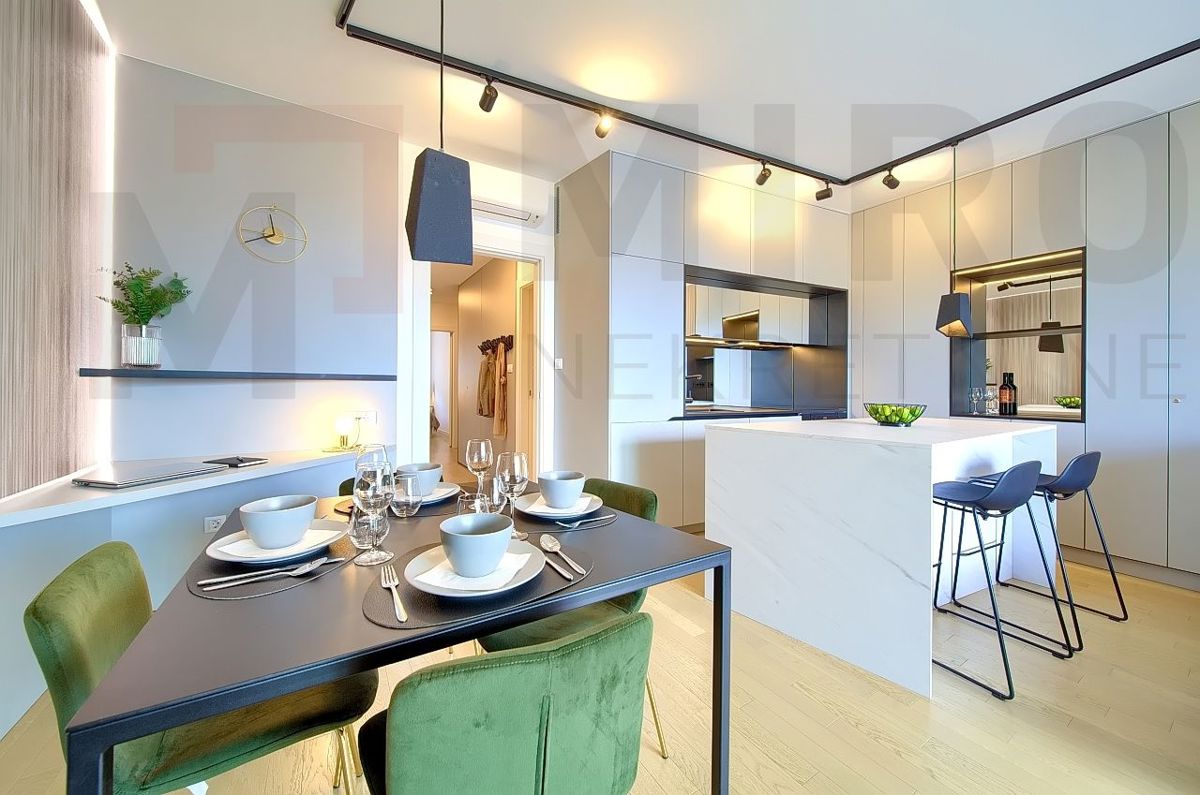 Grad Krk , moderno namješten apartma z okućnico in pogledom!