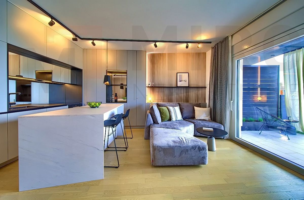 Grad Krk , moderno namješten apartma z okućnico in pogledom!