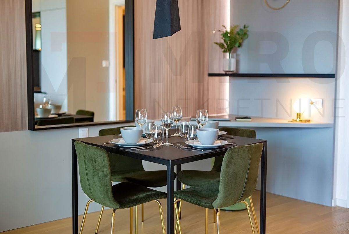 Grad Krk , moderno namješten apartma z okućnico in pogledom!