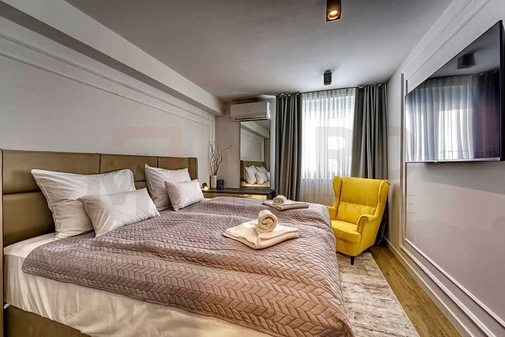 Mesto Krk, dizajnerski dvoetažni apartma z bazenom in razgledom, PRODAJA!