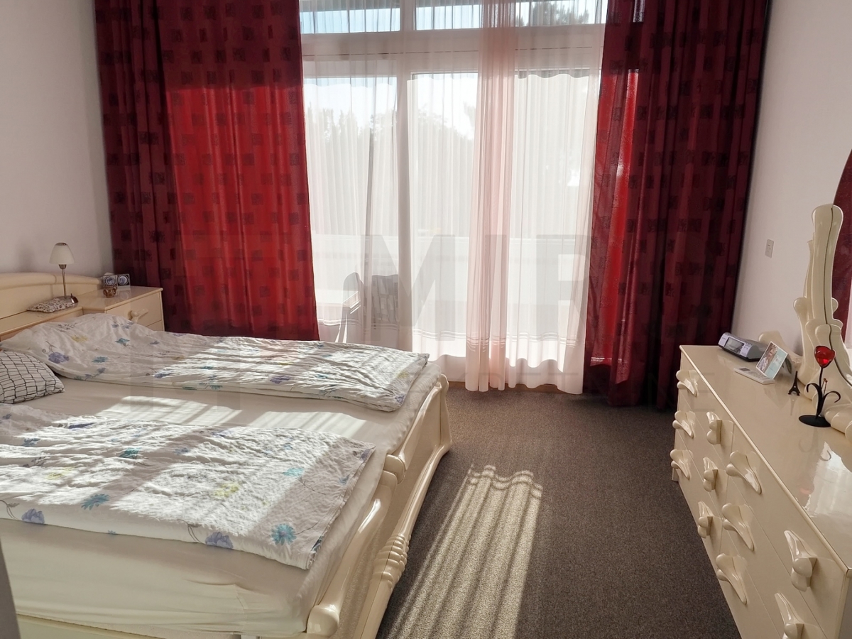 Njivice, lepo zasnovan in prenovljen dvojček na odlični lokaciji!