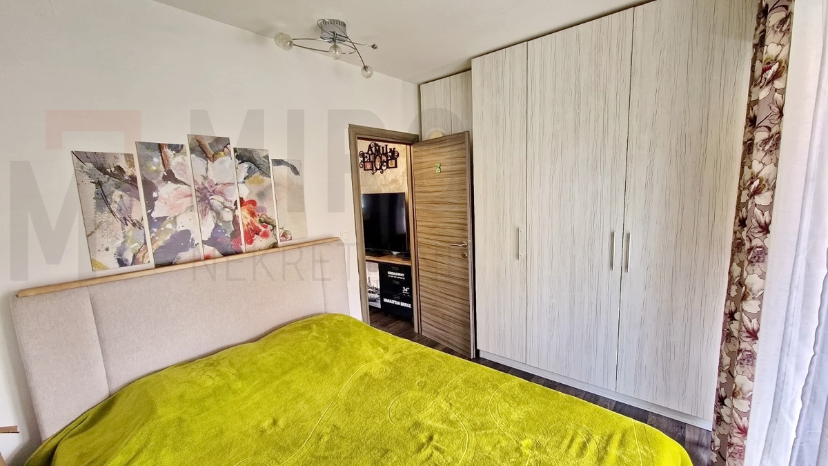 Mesto Krk, lepo opremljen apartma v pritličju s teraso in dvoriščem, PRODAMO!