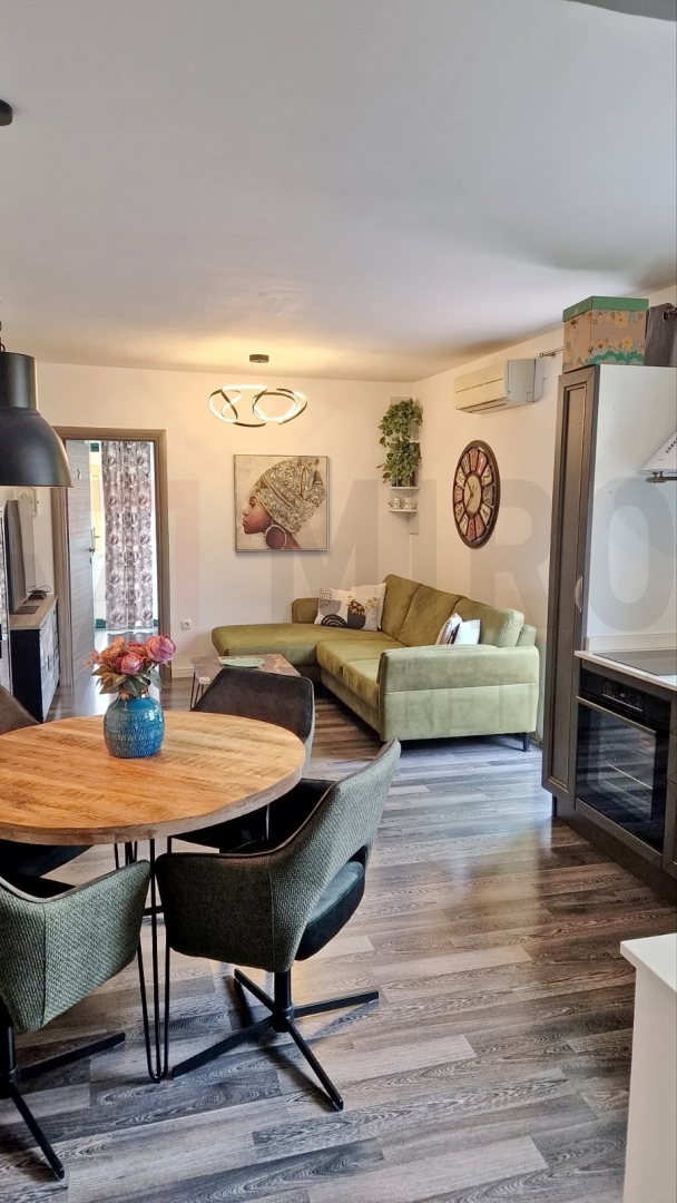 Mesto Krk, lepo opremljen apartma v pritličju s teraso in dvoriščem, PRODAMO!