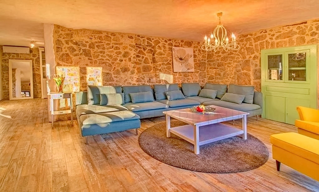 Vrbnik, okolica, rustikalna kamnita hiša z bazenom na mirni lokaciji, PRODAMO!