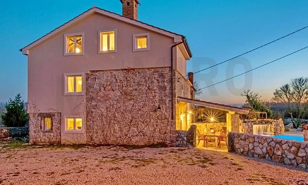 Vrbnik, okolica, rustikalna kamnita hiša z bazenom na mirni lokaciji, PRODAMO!
