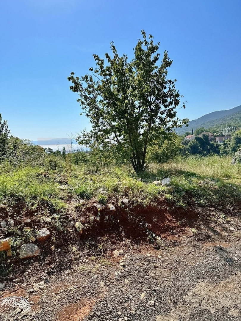 Opatija, Ičići, zemljišče z gradbenim dovoljenjem in projektom za moderno hišo