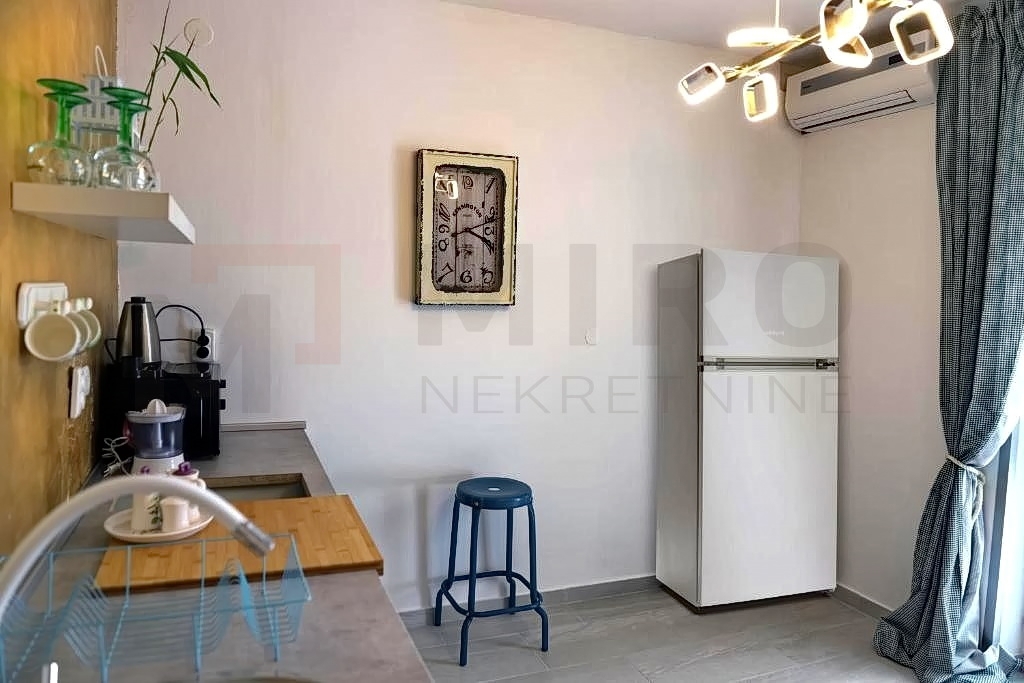 Malinska, apartmajska hiša z dvema bazenoma na odlični lokaciji, PRODAJA!