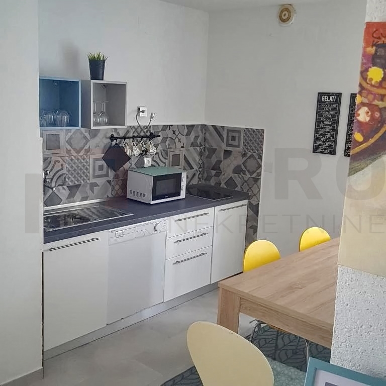 Malinska, apartmajska hiša z dvema bazenoma na odlični lokaciji, PRODAJA!