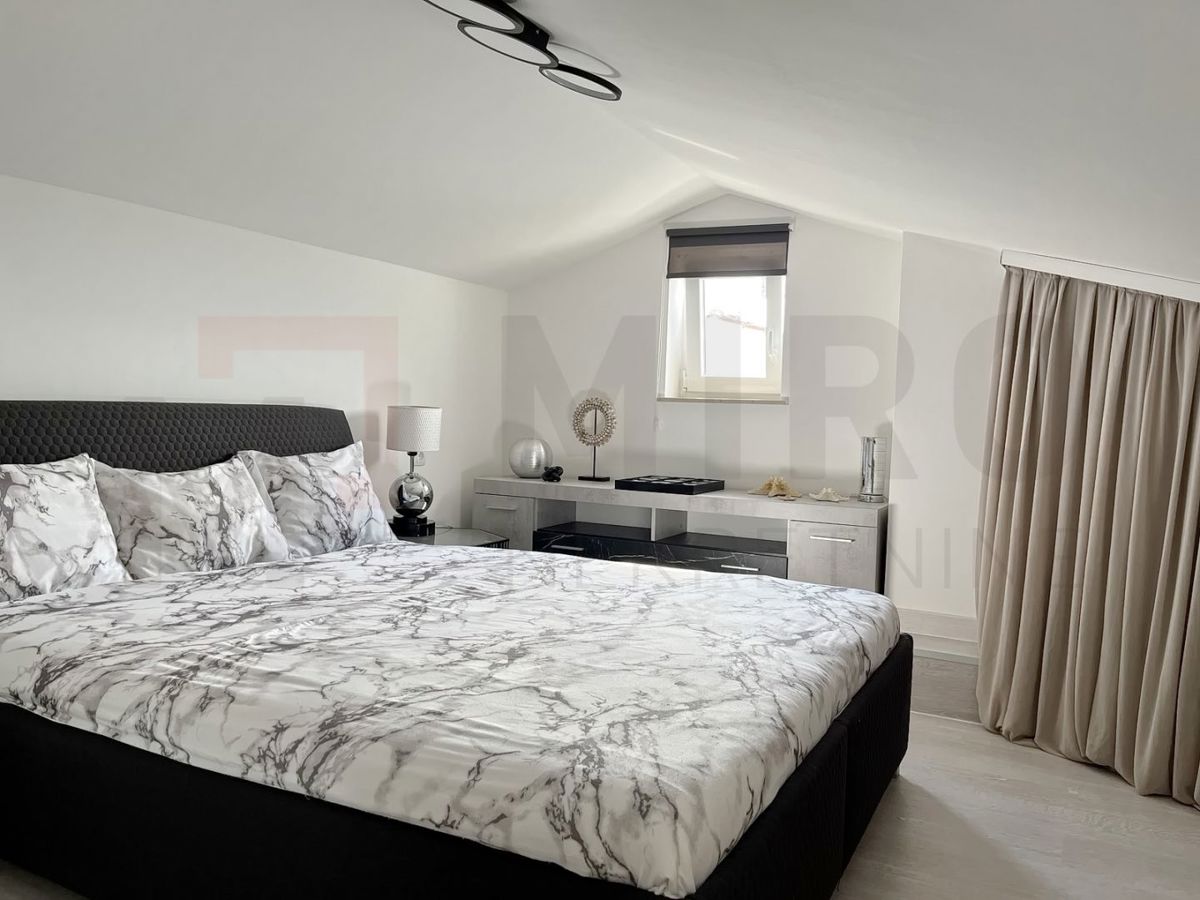 Malinska, na novo prenovljen dvosobni apartma z odprtim pogledom na morje!