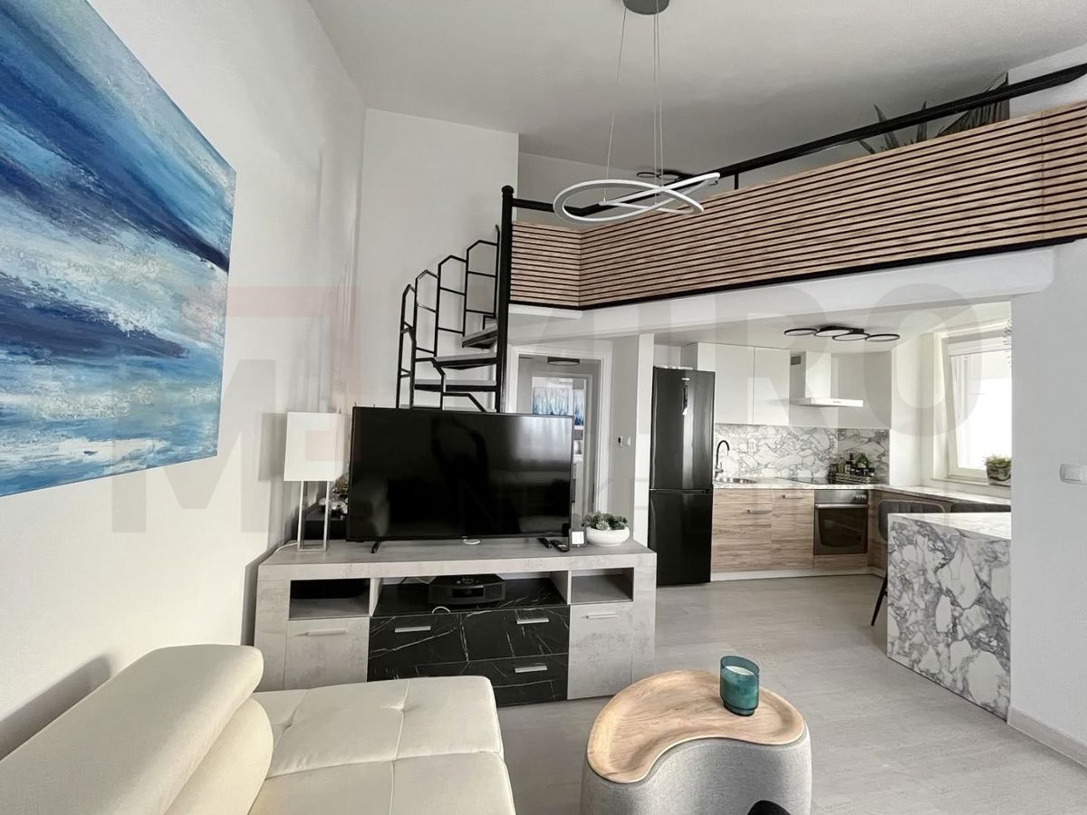 Malinska, na novo prenovljen dvosobni apartma z odprtim pogledom na morje!