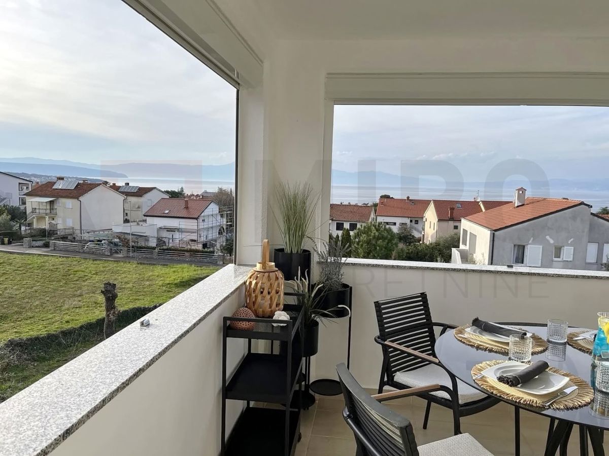 Malinska, na novo prenovljen dvosobni apartma z odprtim pogledom na morje!