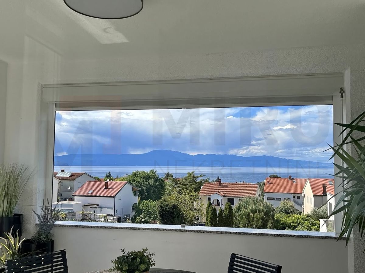Malinska, na novo prenovljen dvosobni apartma z odprtim pogledom na morje!