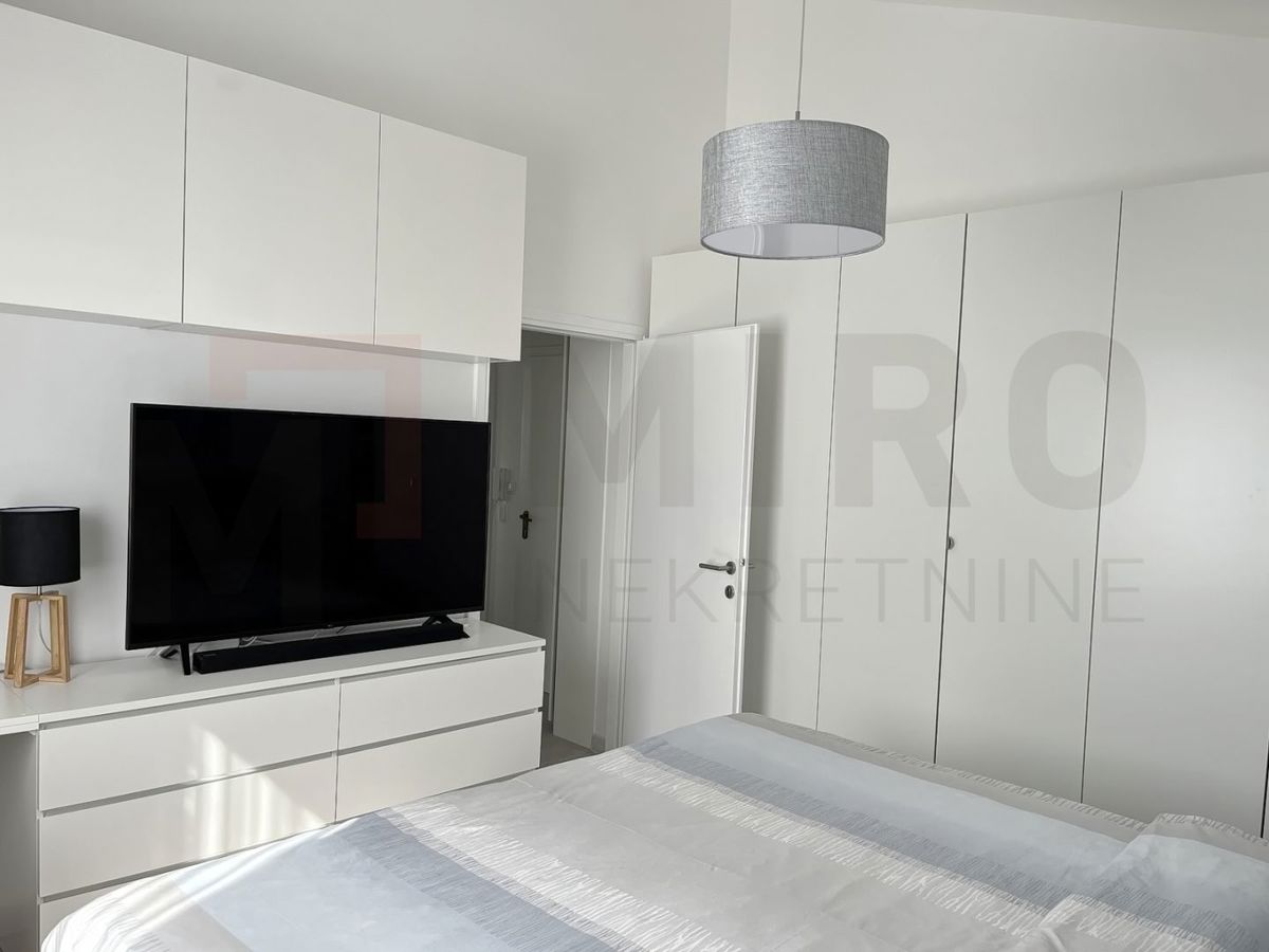 Malinska, na novo prenovljen dvosobni apartma z odprtim pogledom na morje!