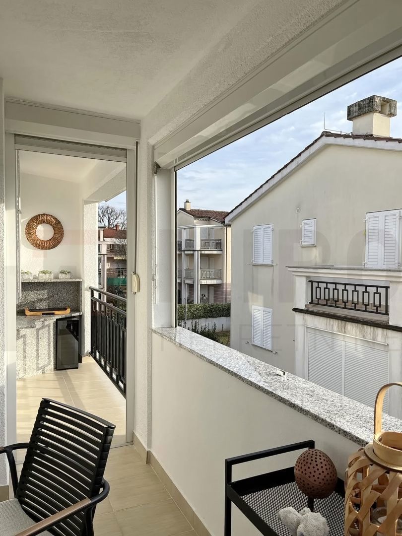 Malinska, na novo prenovljen dvosobni apartma z odprtim pogledom na morje!