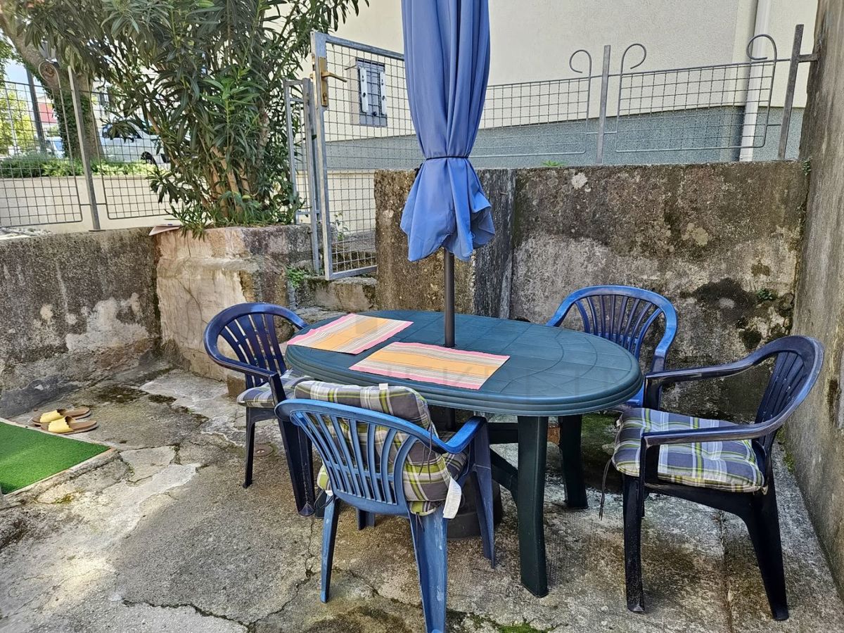 Malinska, apartma v samem centru, 20 m od morja, PRODAJA!