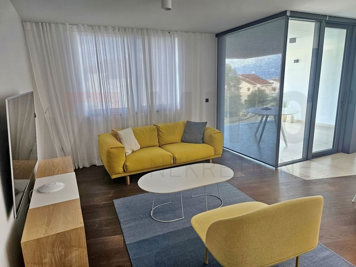 Malinska, luksuzen apartma na odlični lokaciji 80 m od morja!