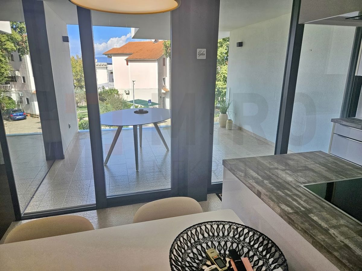Malinska, luksuzen apartma na odlični lokaciji 80 m od morja!